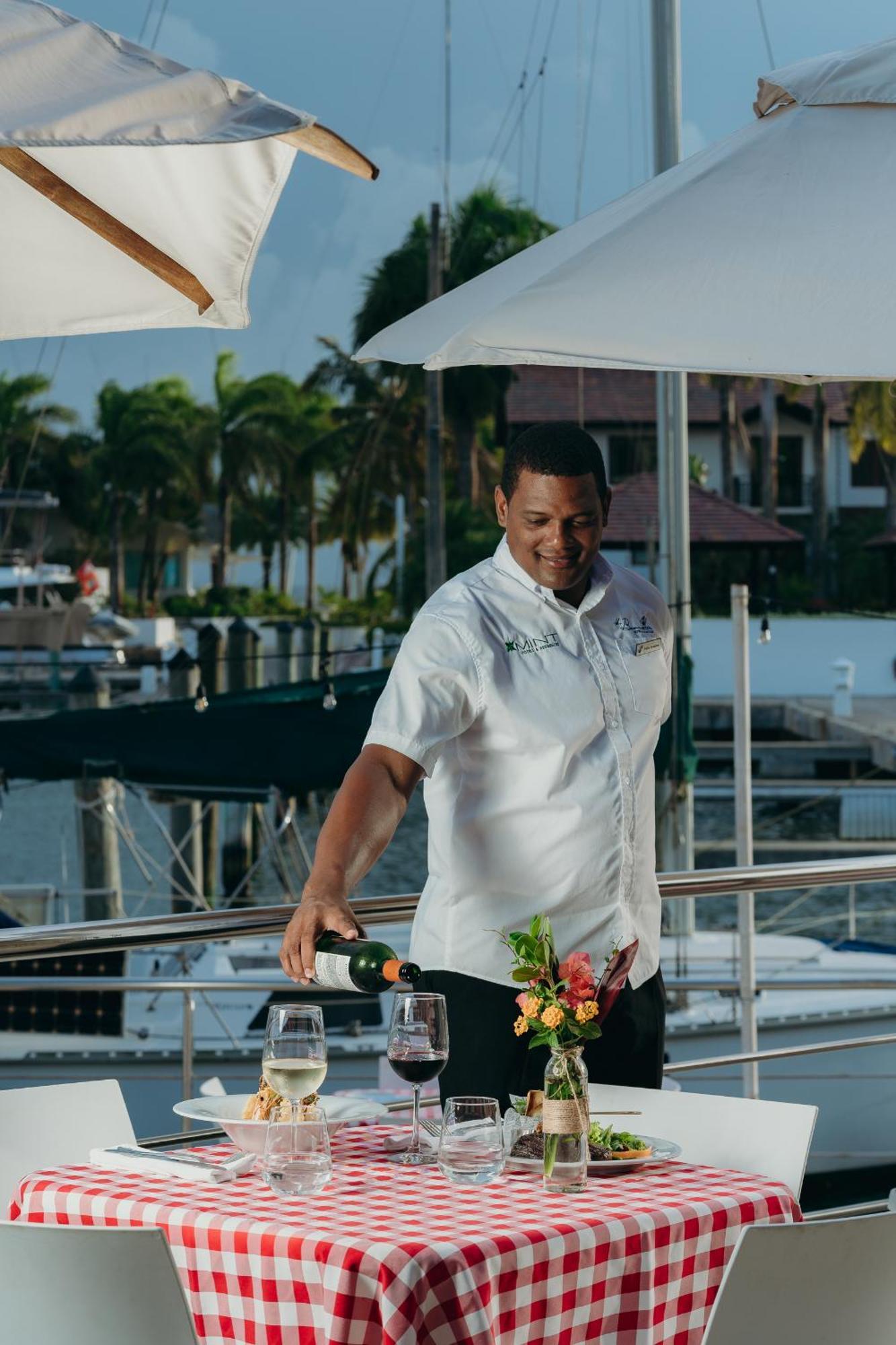 The Bannister Hotel & Yacht Club By Mint Samana Bagian luar foto